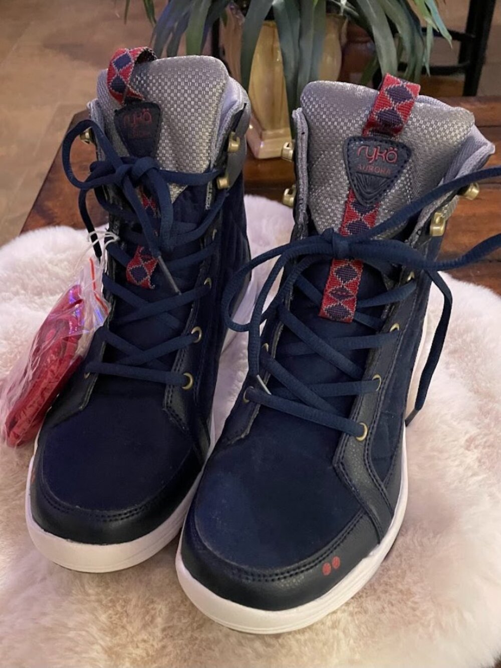 Ryka Aurora Quilted Lightweight Boots  Size 8.5  NWT